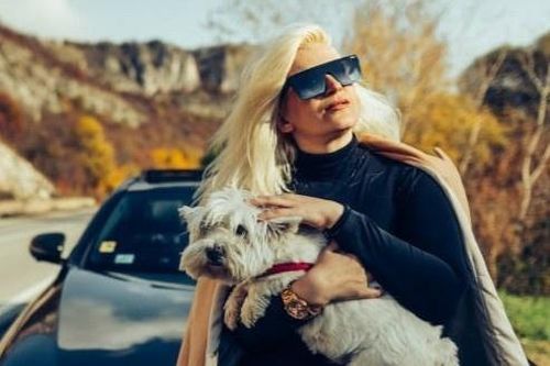 Tỷ phú trả 127.000 USD/năm để thuê bảo mẫu cho chó cưng