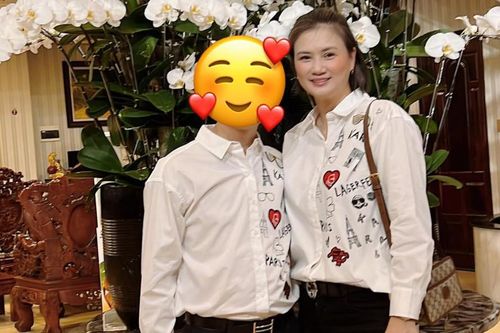 Hoa khôi bóng chuyền Kim Huệ chiêm nghiệm cuộc sống đầy sâu sắc, hạnh phúc rạng ngời, tung ảnh đôi cực 'nóng' cùng 'chân ái'