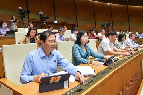 Quốc hội thông qua Luật Đấu thầu (sửa đổi)