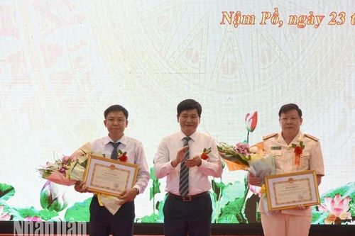 Huyện Nậm Pồ đón nhận Bằng khen của Thủ tướng Chính phủ