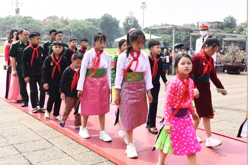 Niềm vui của con nuôi đồn biên phòng