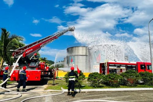 Thực tập phương án chữa cháy tại kho xăng dầu PETEC
