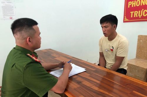 Mới ra tù đã vào trại