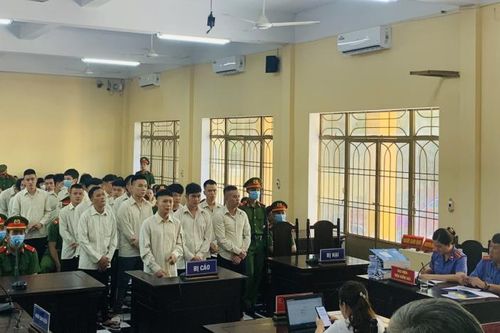 Hai nhóm thanh niên dùng hung khí đánh nhau để 'rửa hận' cho bạn