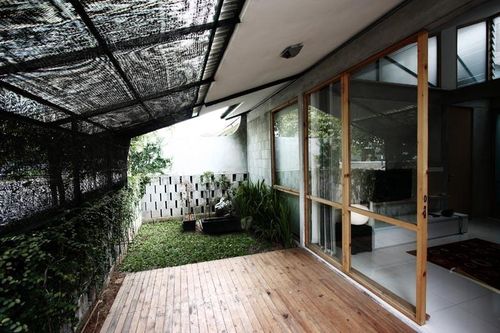 Nhà cấp 4 với nét đẹp từ cây cỏ phủ xanh bê tông