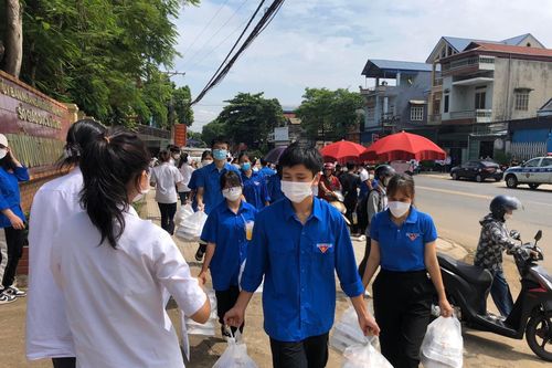 Tuổi trẻ Thái Nguyên xung kích hỗ trợ thí sinh thi tốt nghiệp