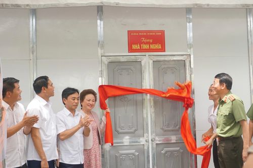 Bộ Công an trao tặng 1.000 ngôi nhà cho các hộ khó khăn ở Hà Tĩnh