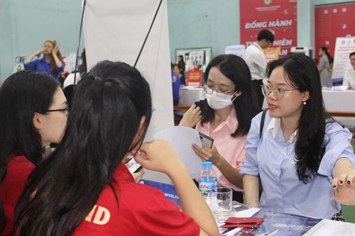 Doanh nghiệp 'săn đón' sinh viên Công đoàn tại ngày hội việc làm