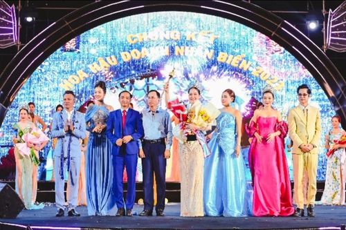 Doanh nhân Trương Thị Tú Anh đăng quang Hoa hậu Doanh nhân Biển 2023