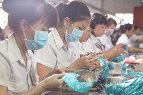 Xuất khẩu chuyển hướng vào sân nhà