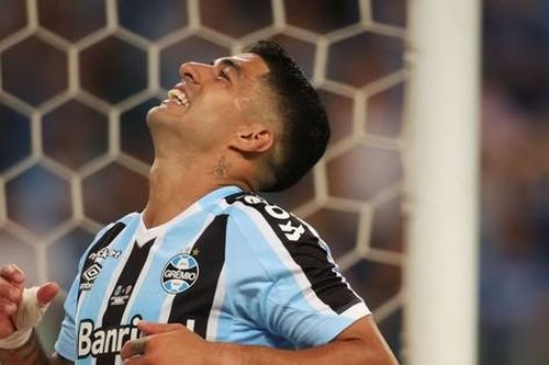 Luis Suarez đối diện nguy cơ phải thay khớp gối