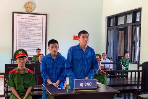 'Hack' tài khoản Facebook để lừa đảo, rửa tiền