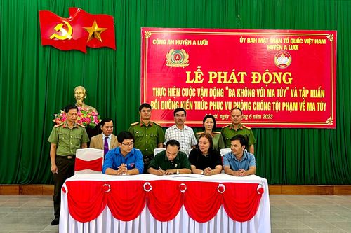 TT-Huế: Ký cam kết thực hiện giao ước cuộc vận động 'ba không với ma túy'
