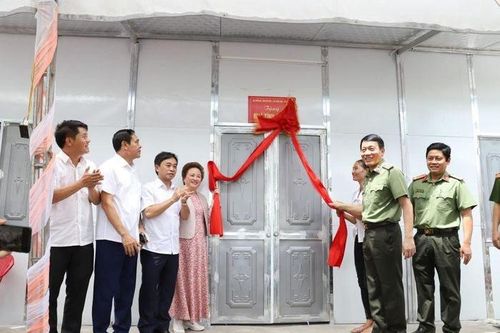 Bộ Công an tặng kinh phí làm 1.000 ngôi nhà cho hộ nghèo ở Hà Tĩnh