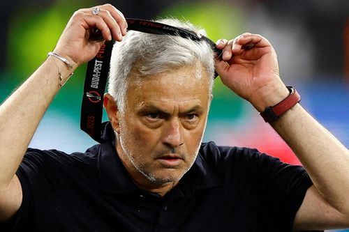 Mourinho bất mãn rút khỏi Hội đồng bóng đá UEFA sau án phạt nặng