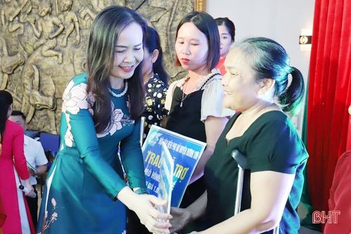 Hỗ trợ sinh kế cho 25 hội viên phụ nữ gặp hoàn cảnh khó khăn ở Hương Sơn