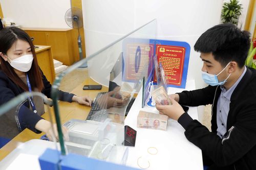 Standard Chartered dự báo lãi suất quay trở lại mức thời điểm đại dịch