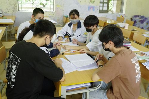 Cha mẹ đồng hành giúp con giải tỏa áp lực thi cử