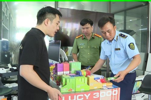 Tạm giữ gần 600 sản phẩm, phụ kiện thuốc lá điện tử do nước ngoài sản xuất