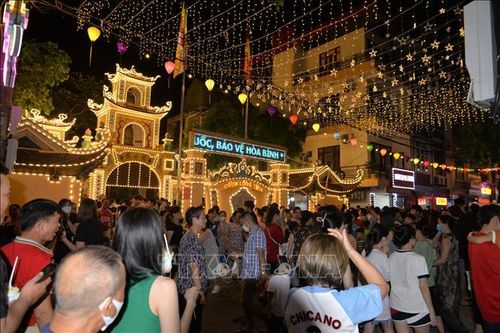 Quảng Ninh khai trương phố đi bộ Bài Thơ