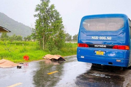 Bình Thuận: Va chạm với xe ô tô chở công nhân, 2 vợ chồng tử vong