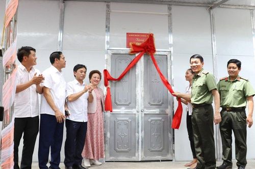 Bộ Công an trao tặng 1.000 ngôi nhà cho các hộ khó khăn ở Hà Tĩnh