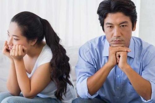 Bạn gái cũ tìm đến tận nhà vay tiền nhưng chồng tôi từ chối