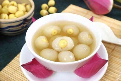 Món ngon cuối tuần: Cách nấu chè hạt sen long nhãn thơm ngon
