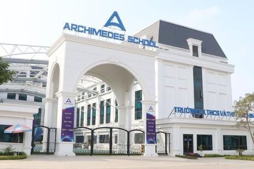 Hà Nội: Học sinh lớp 1 bị bỏ quên trên xe ô tô, đại diện trường tiểu học nói gì?