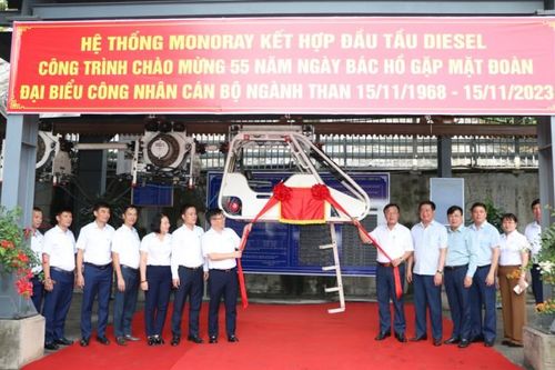 Than Thống Nhất tổ chức gắn biển công trình Hệ thống monoray kết hợp đầu tàu diesel