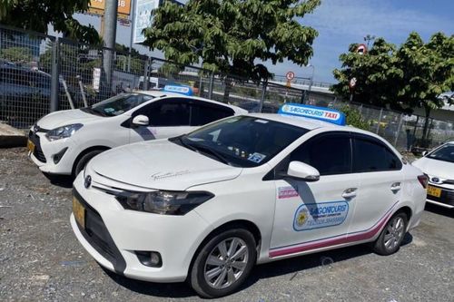 Yêu cầu giám sát chặt hoạt động taxi ở sân bay Tân Sơn Nhất