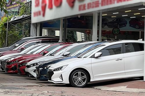 Thị trường ô tô cũ lao dốc, người tiêu dùng đứng trước cơ hội mua xe giá rẻ?