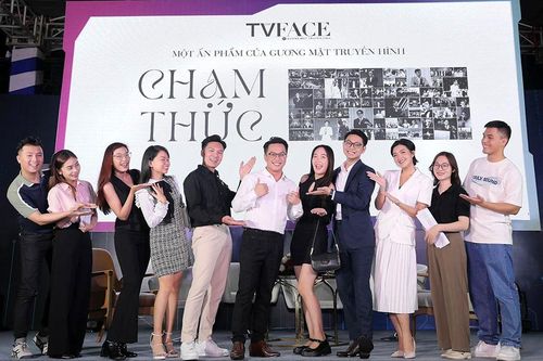 Chạm thức: bật mí chuyện đời, chuyện nghề dẫn chương trình