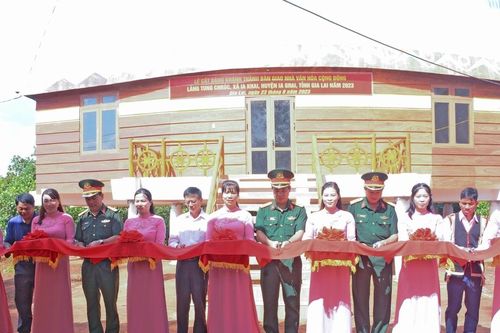 Khánh thành, bàn giao Nhà văn hóa cộng đồng làng Tung Chrúc