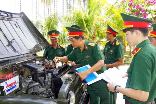 Trường Sĩ quan Thông tin tổ chức hội thi 'Giữ xe tốt, lái xe an toàn'
