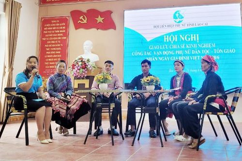 Bắc Hà: Gần 100 phụ nữ dân tộc thiểu số vùng có đạo tham gia tọa đàm về hạnh phúc gia đình