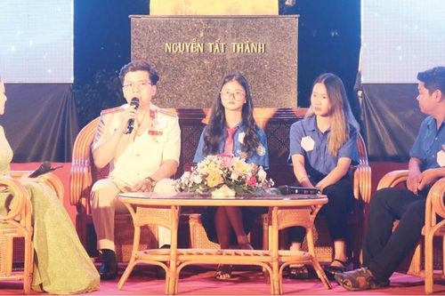 Những điển hình thanh niên học theo lời Bác