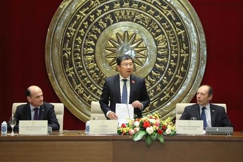 Chủ nhiệm Ủy ban Đối ngoại Vũ Hải Hà tiếp Đại sứ Cộng hòa Argentina và Đại sứ Cộng hòa Đông Uruguay