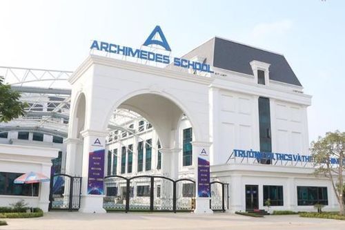 Hà Nội: Học sinh lớp 1 bị bỏ quên trên xe ô tô