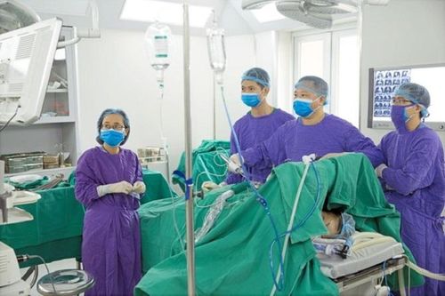 Bất ngờ phát hiện khối u lớn chèn ép phổi khi mổ ruột thừa