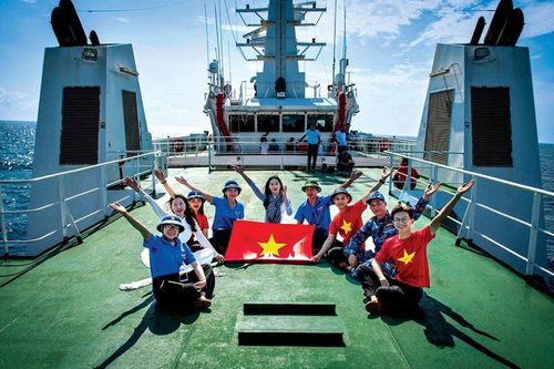 Tuổi trẻ với Trường Sa