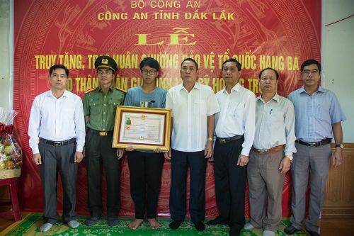Truy tặng Huân chương Bảo vệ Tổ quốc cho 4 liệt sĩ Công an xã hy sinh tại Đắk Lắk
