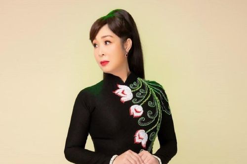 NSND Hồng Vân tự tin khoe đường cong ở tuổi U60 sau khi giảm 15kg