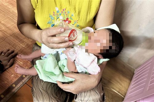 Bé trai 1 tháng tuổi bị bỏ rơi trước cổng chùa ở Hà Tĩnh