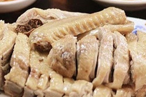 Nữ bệnh nhân nhập viện do bất cẩn khi ăn thịt vịt