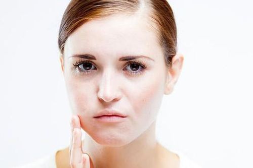 5 loại thuốc có nguy cơ gây phù mặt