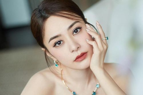 Lộ thêm bằng chứng hẹn hò của Chung Hân Đồng và bạn gái