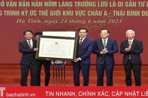 Hà Tĩnh đón nhận di sản tư liệu 'Văn bản Hán Nôm làng Trường Lưu'