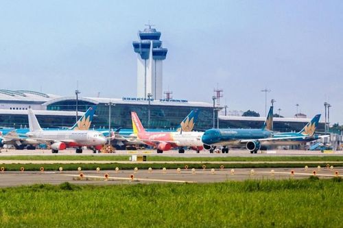 Chưa bỏ giá trần vé máy bay