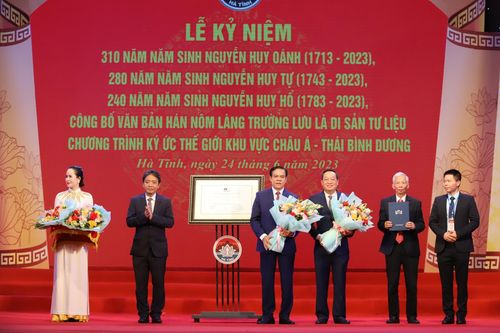 Hà Tĩnh đón nhận di sản tư liệu thế giới 'Văn bản Hán Nôm làng Trường Lưu'